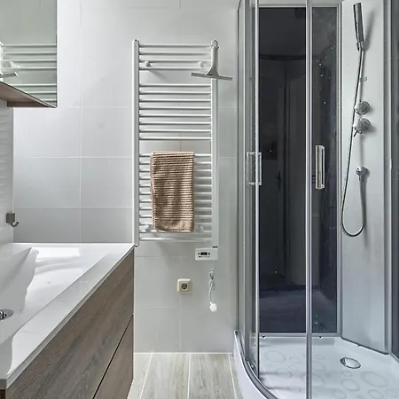 2 Bedroom Stunning In Appartement *