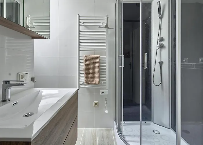 2 Bedroom Stunning In Apartament *