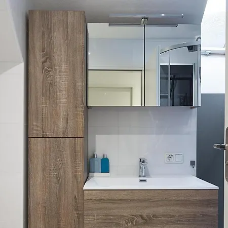 2 Bedroom Stunning In *